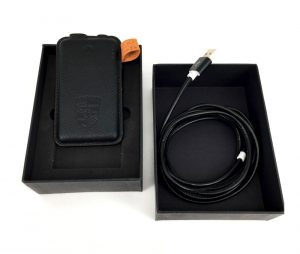 iPhone Case mit Kabel und in einer Schachtel